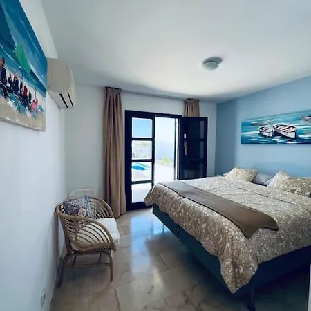 Lovely Danielle Villa Playa Blanca